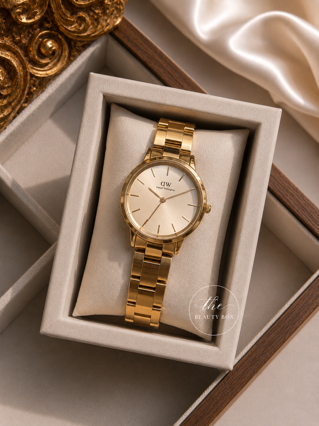 Create professional product mock ups for my website+promotional usage