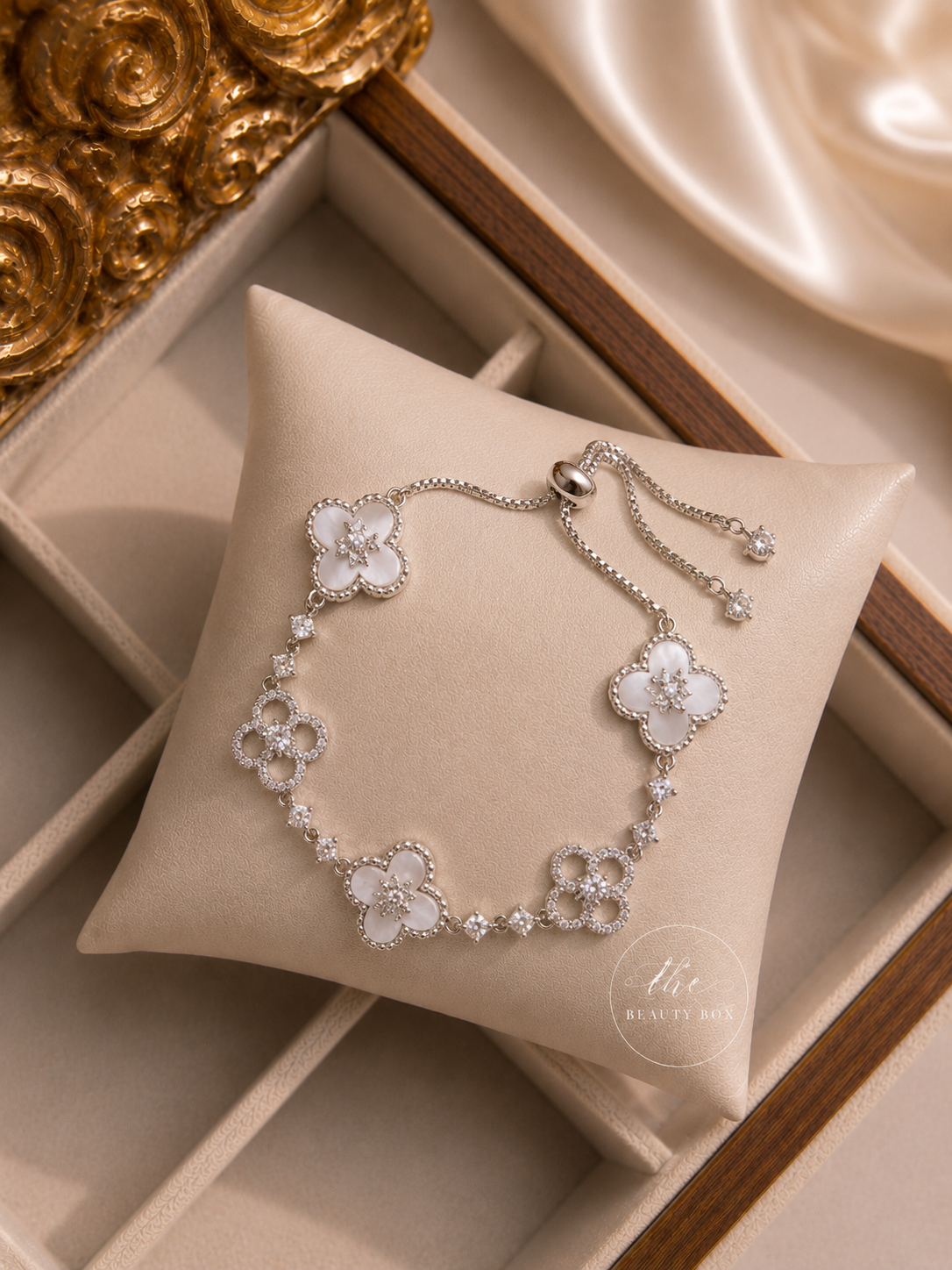 1pc Elegant Rhinestone Inlaid  Four-Leaf Clover Adjustable Bracelet