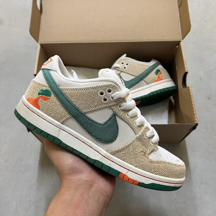 Jarritos SB Dunk Low sneakers
