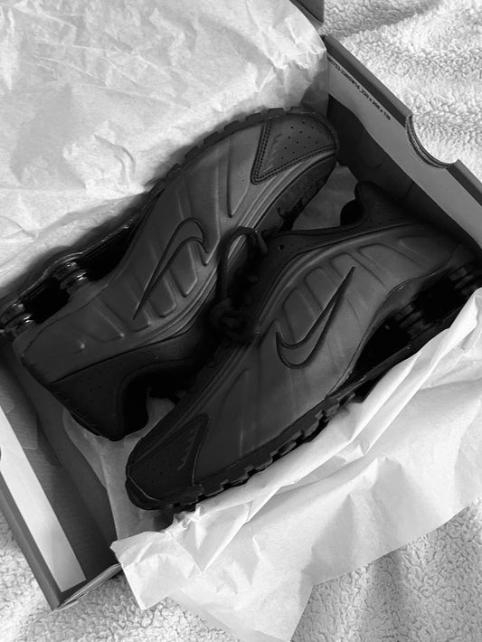 Black  Shox R4